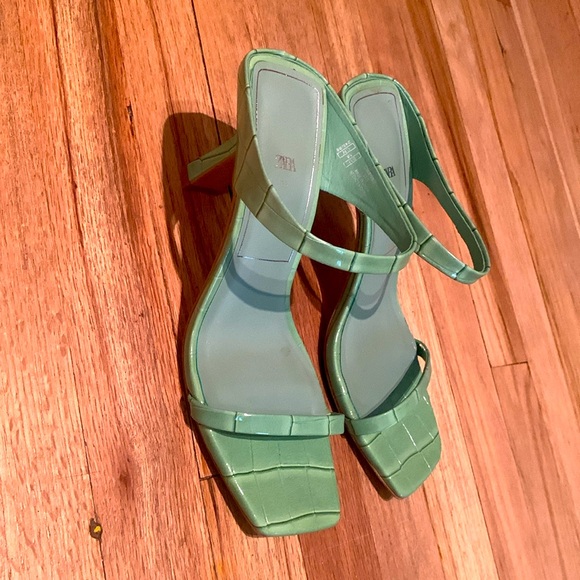 Zara Green Crocodile Heels Sz 38 - Picture 3 of 4